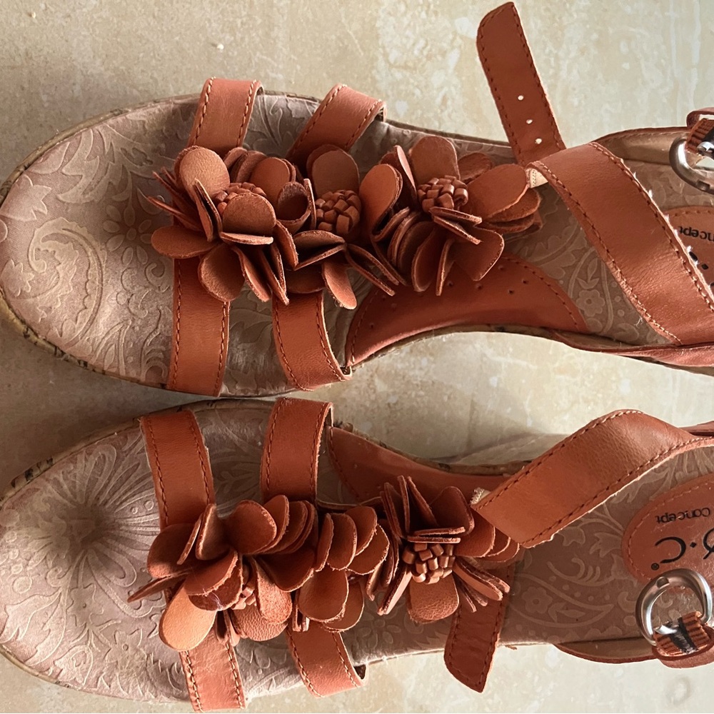 - Women’s wedges. b.o.c. Born Concept